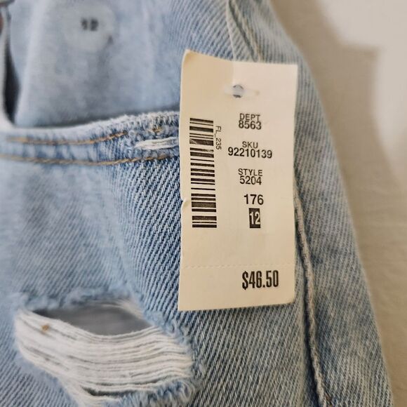 Aeropostale Mom Short Distressed Cuffed Lightwash Size 12 - Picture 3 of 7